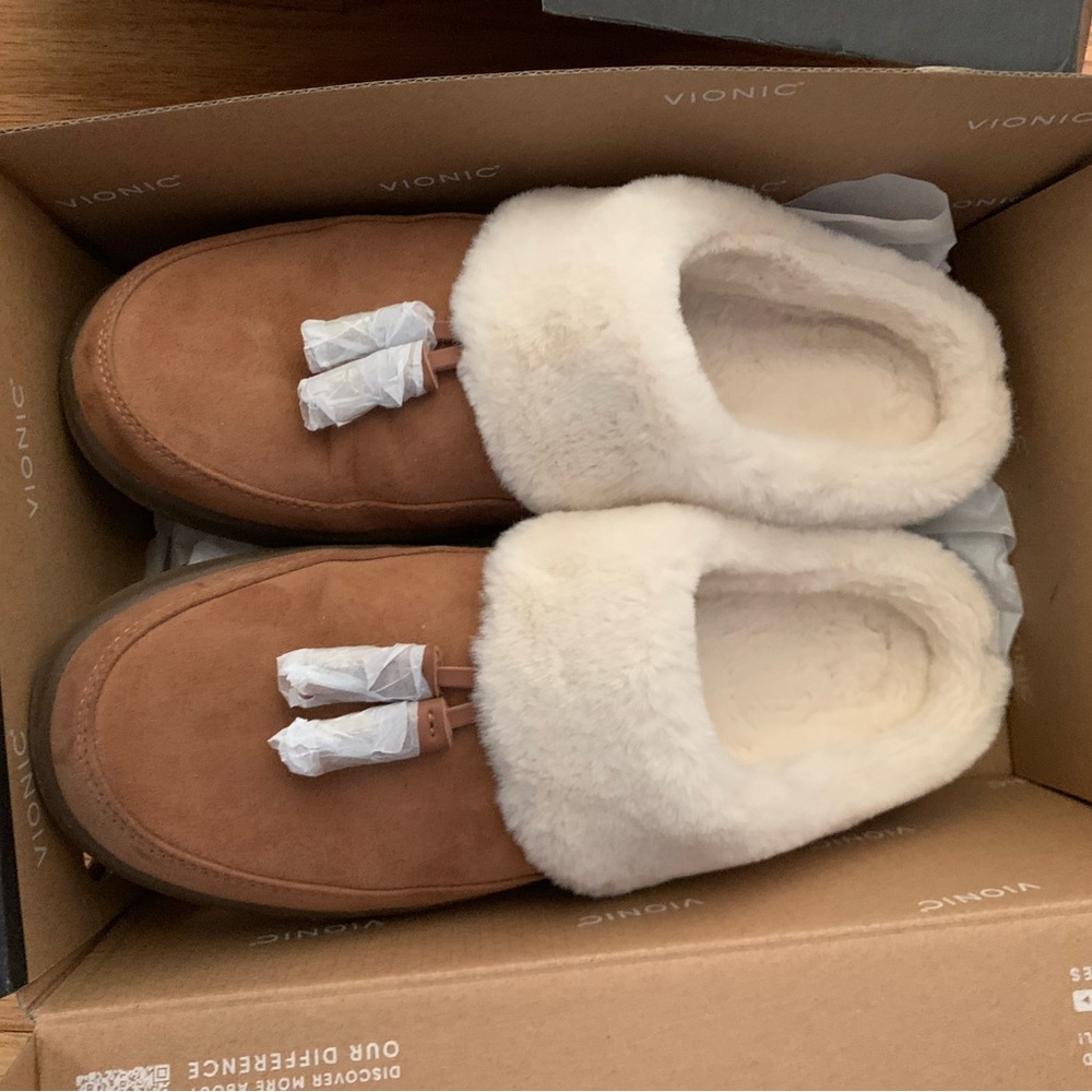 Vionic Tan Slippers with Plush White Lining